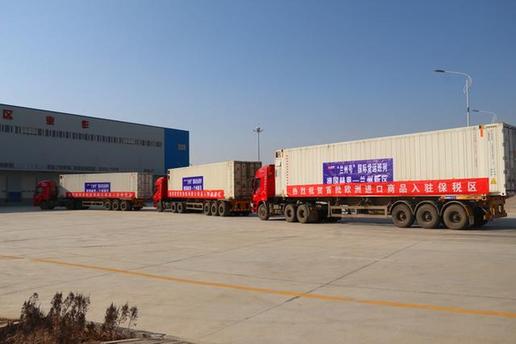 kaiyun官网入口|新政落地实施!外国人工作居留证件有效期变长 首批发证7张(图1) Kaiyun官方网站